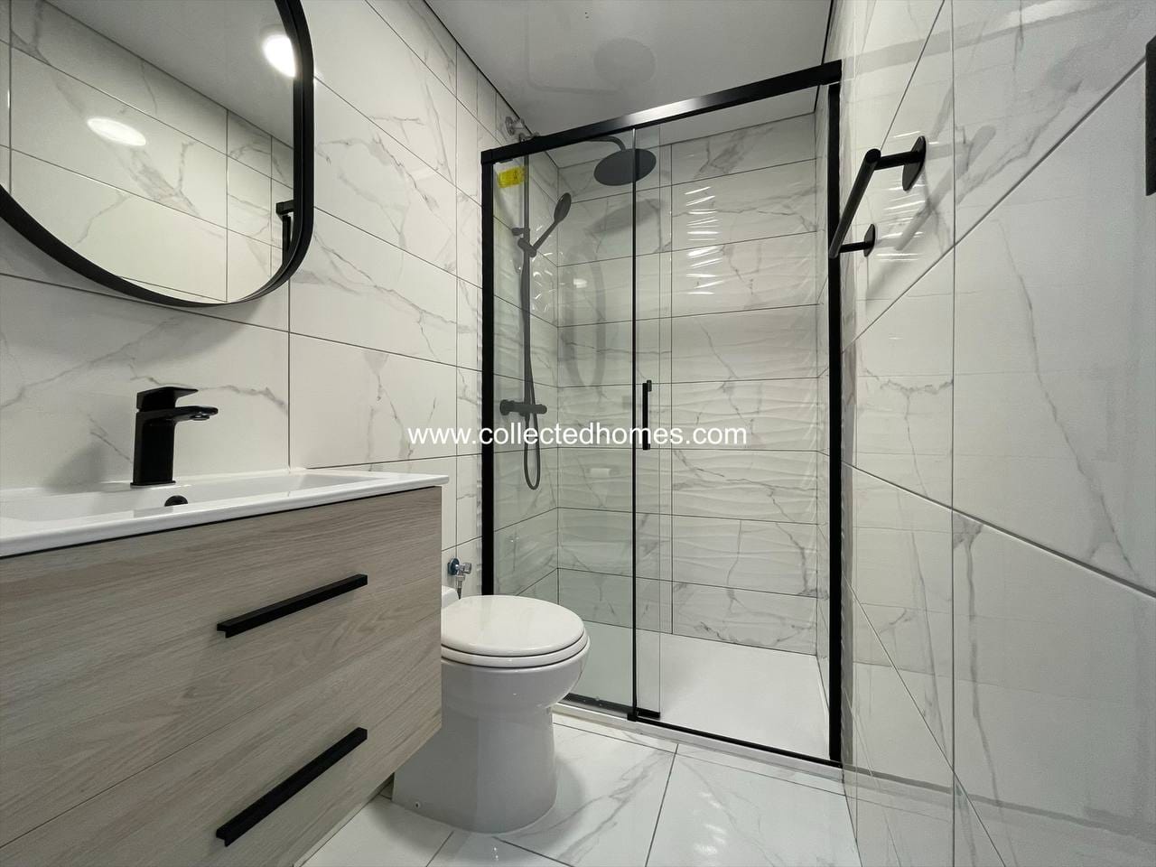 APARTMENT ON THE FRONTLINE OF THE SEA WITH AMAZING SEA VIEW. image 3