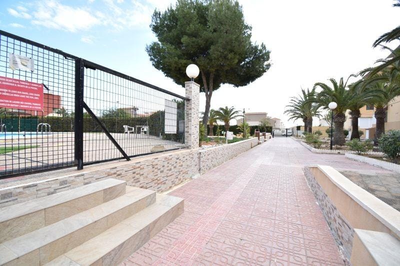 Groundfloor flat in gated complex with pool, Aguas Nuevas, Torre La Mata. image 3