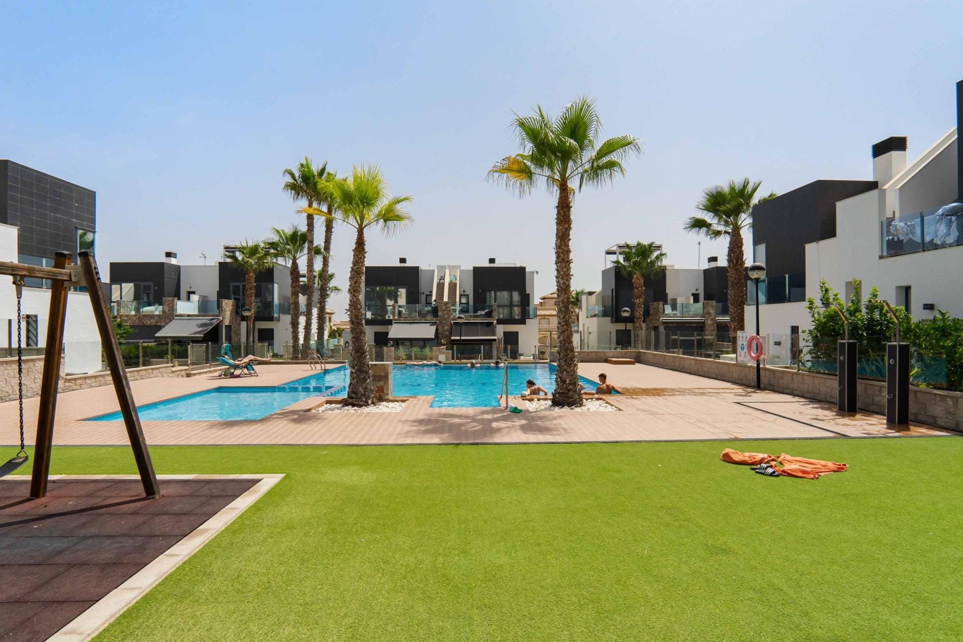 MODERN GROUNDFLOOR APARTMENT IN LOMAS DE CABO ROIG. photo 1