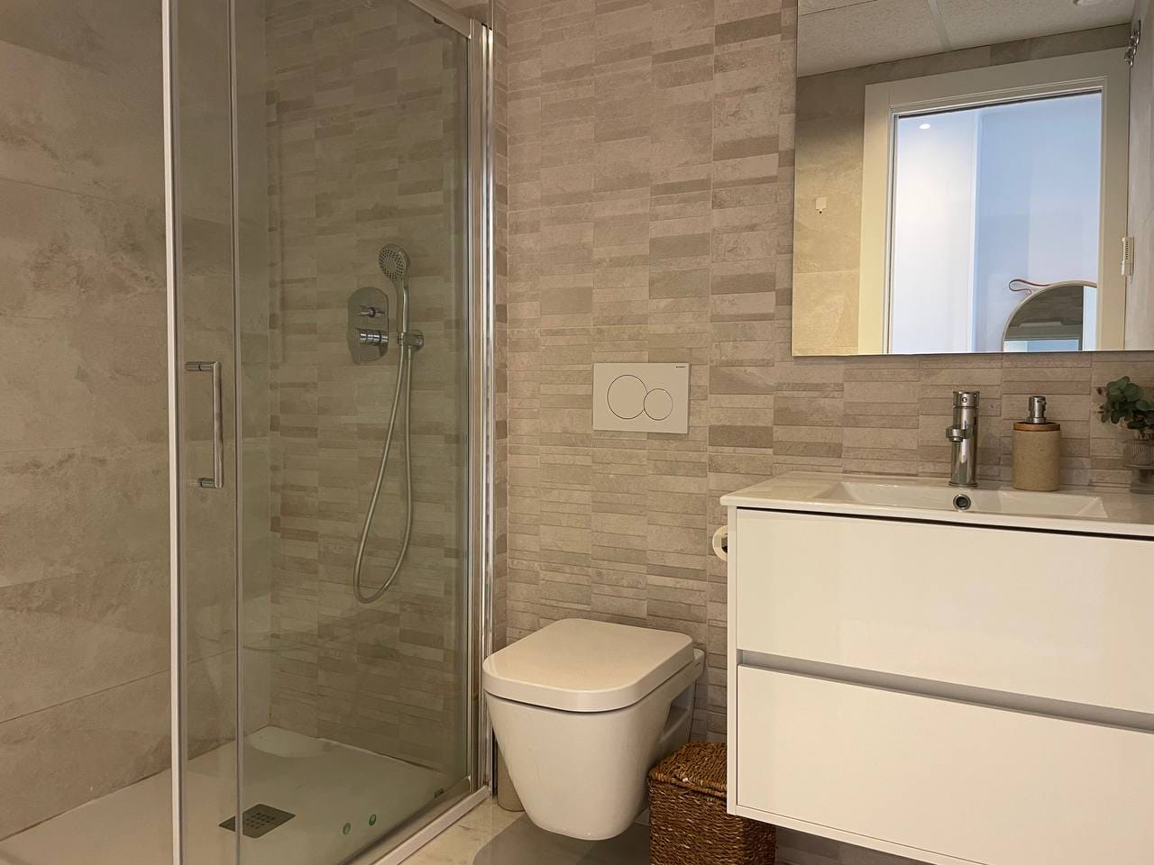 MODERN APARTMENT IN CONDITION AS NEW. image 5