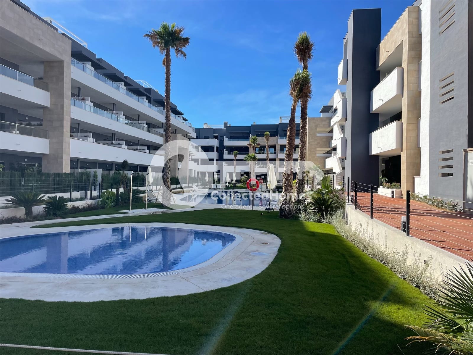 Charming 2-Bedroom penthouse with private solarium/sea view in Flamenca Village. image 4