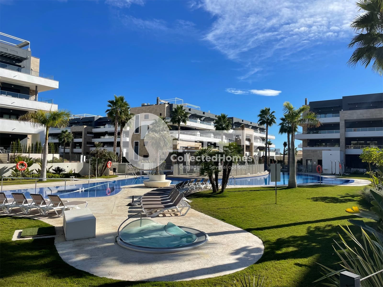 Charming 2-Bedroom penthouse with private solarium/sea view in Flamenca Village. image 3