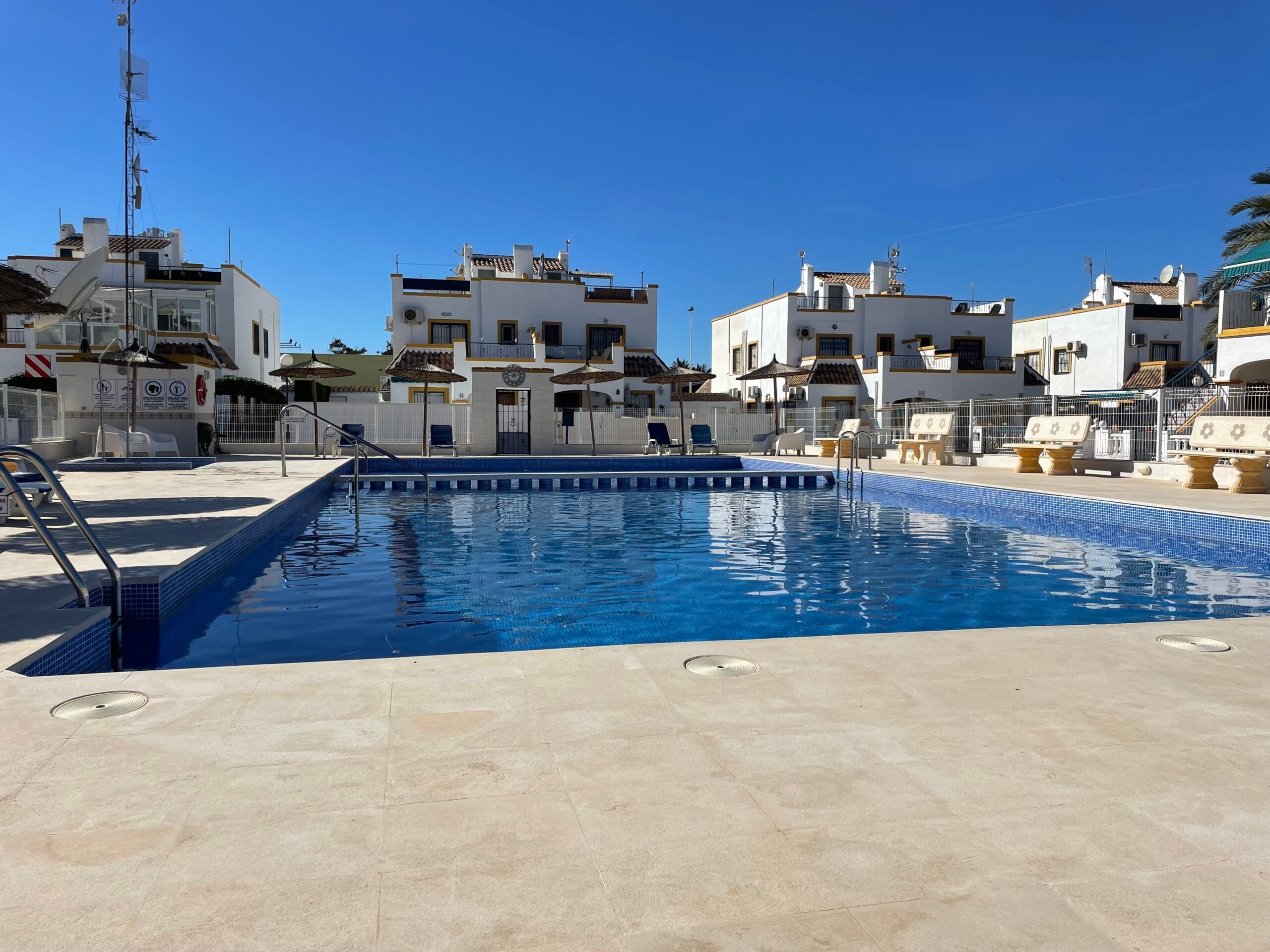 Underground bungalow for sale in popular urbanisation, Jardin del Mar IX. photo 1