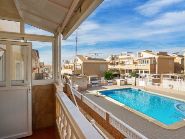 This very nice and elaborate flat is located in Bravomar 7 in Aguas Nuevas, in Torrevieja. photo 1