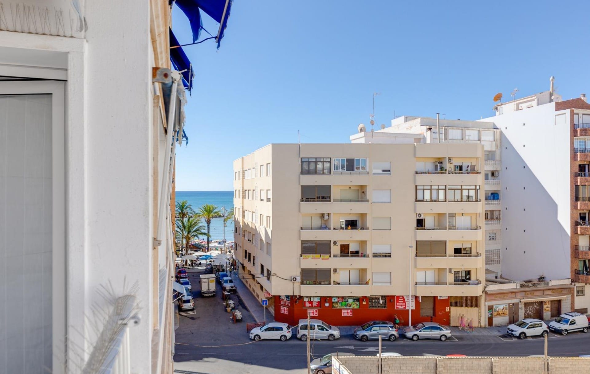 Live by the sea all year round! Spacious flat just 50 metres from Cura beach. photo 1
