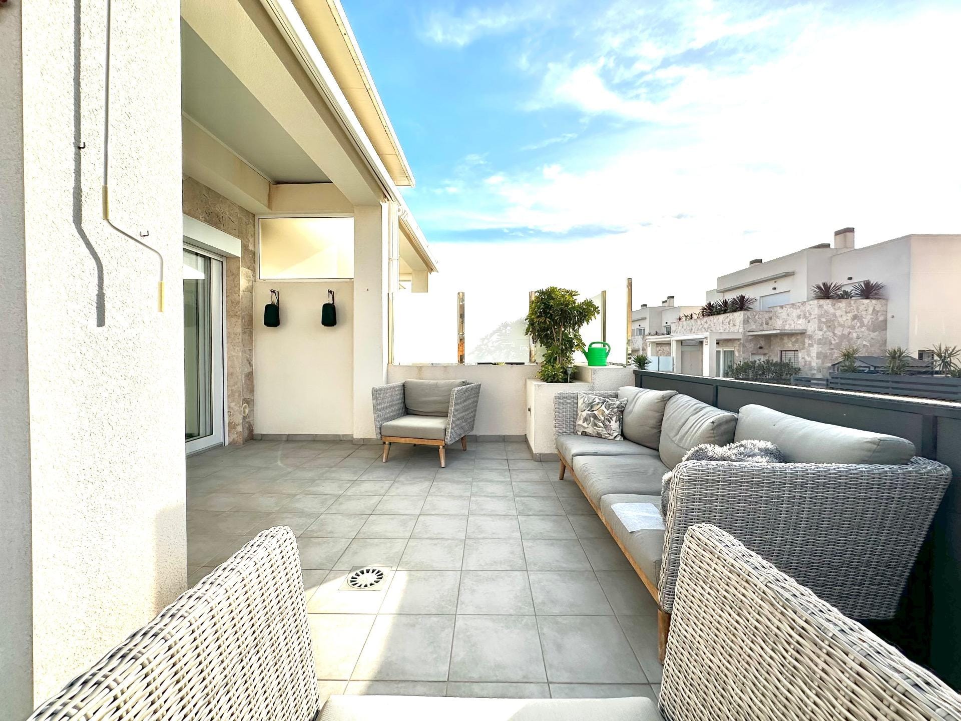 Fantastic corner quad villa with large garden in Torrevieja. image 4