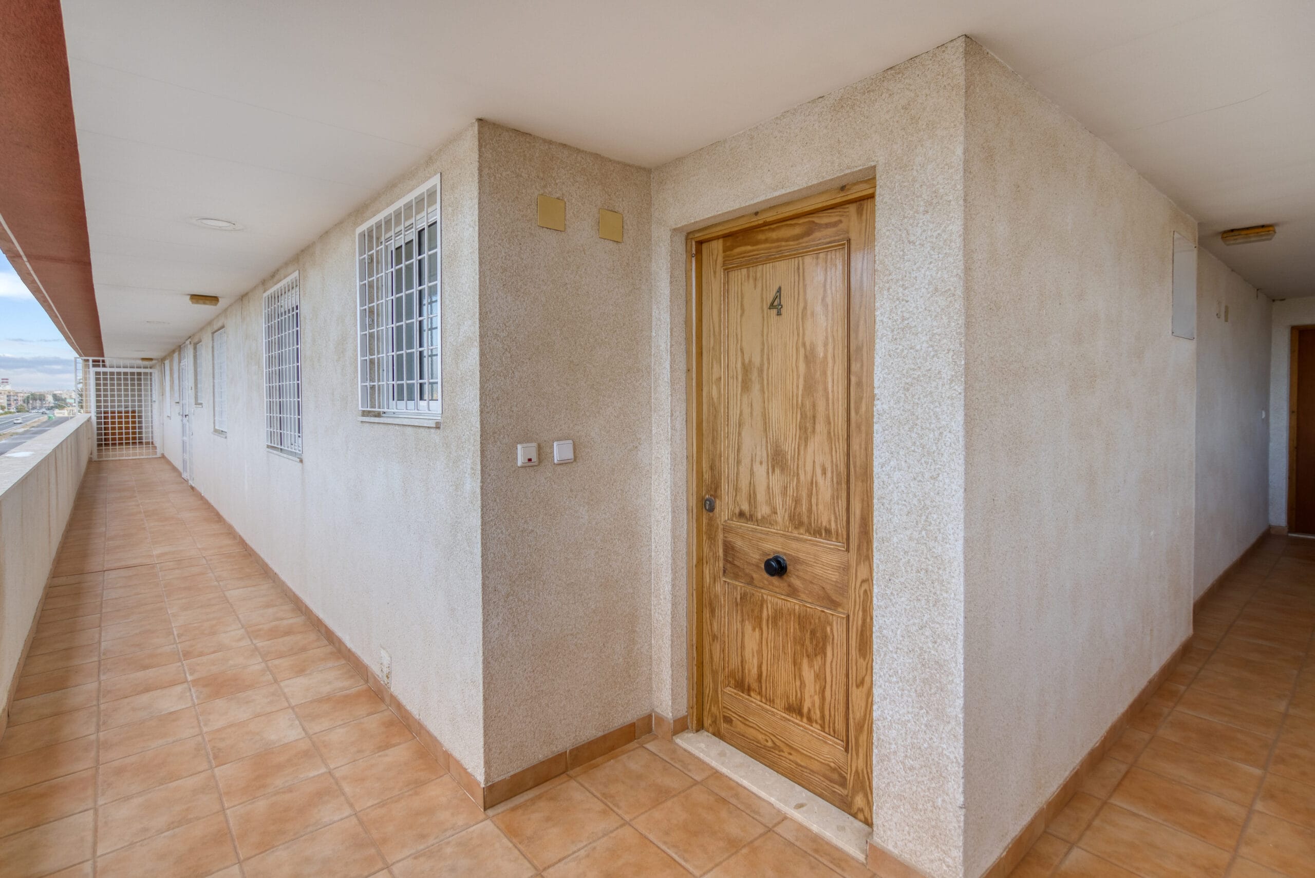 Beachfront apartment with spacious balcony in Torrevieja. image 3