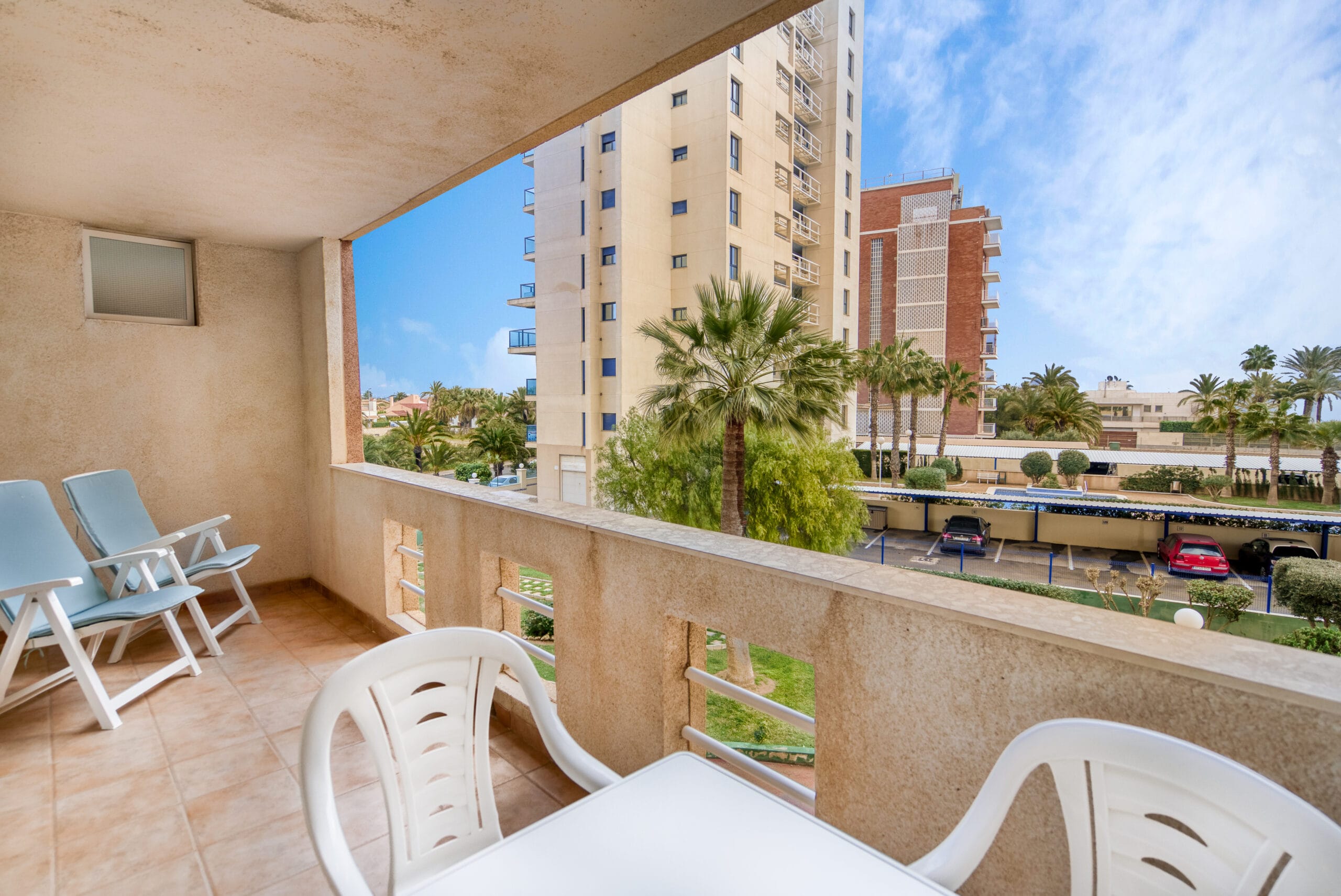 Beachfront apartment with spacious balcony in Torrevieja. photo 1