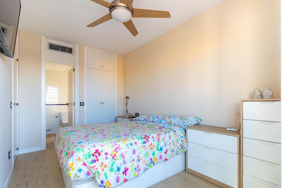 Welcome to your dream penthouse in Playa Flamenca, Orihuela Costa. image 5