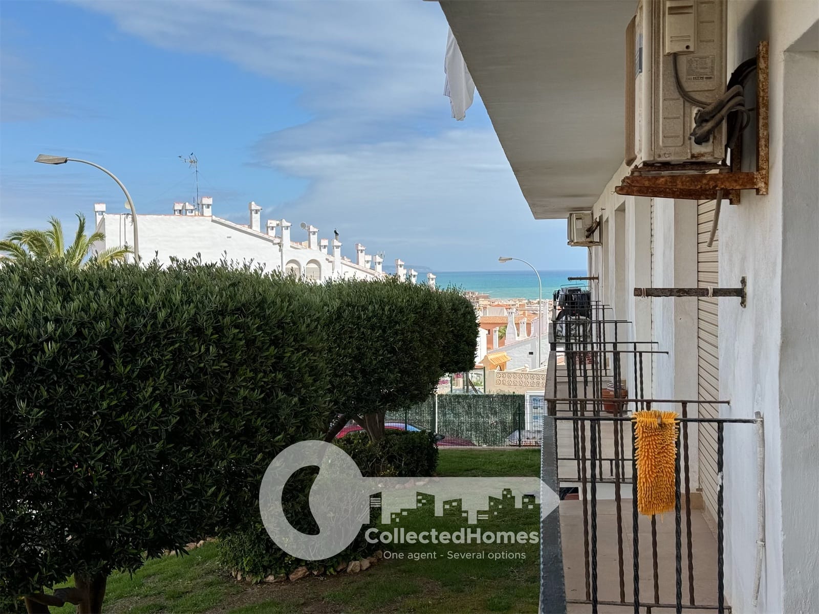 Charming Studio Apartment with Partial Renovation, Stunning Sea View, and Pool Access. photo 1