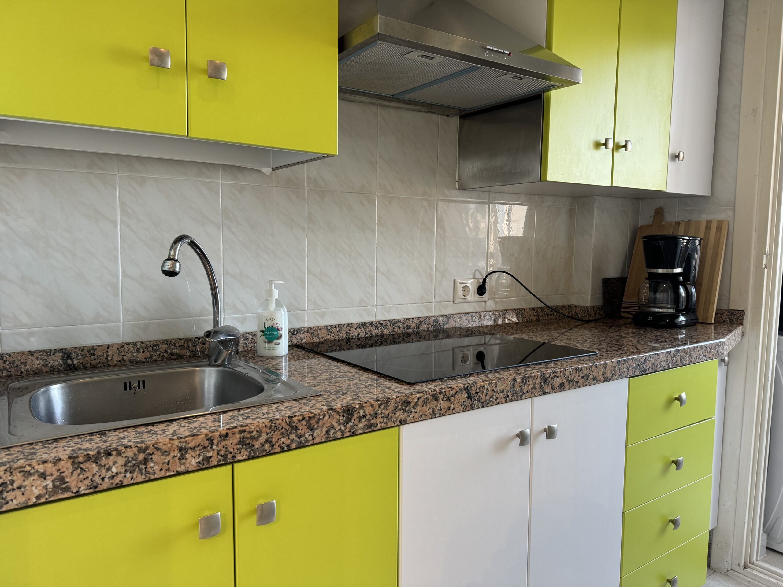 Furnished charming 1-bedroom apartment with balcony and communal pool area! image 3