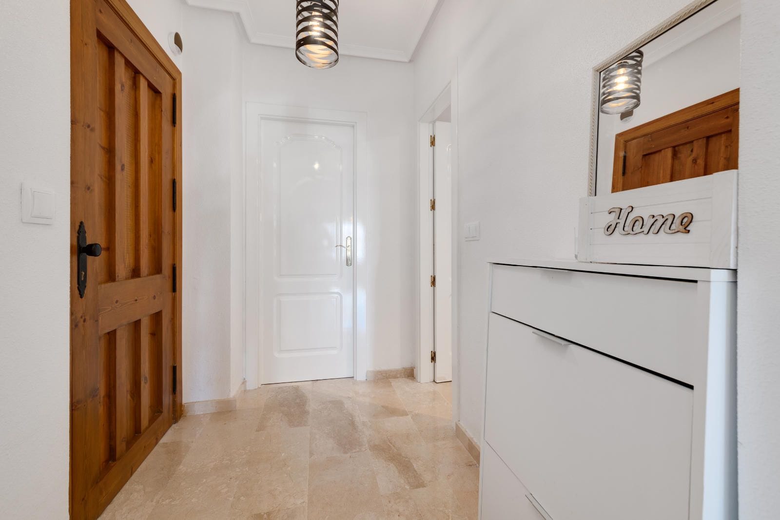 Stunning Two-Bedroom Apartment in Villamartin. image 3