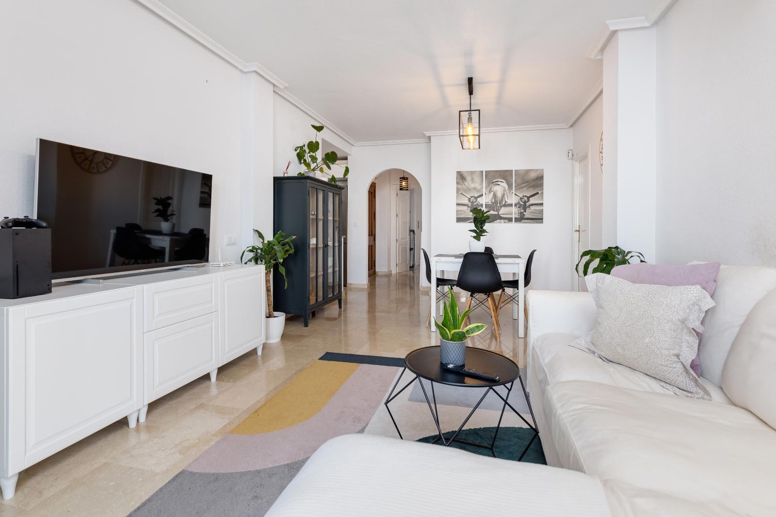 Stunning Two-Bedroom Apartment in Villamartin. image 5