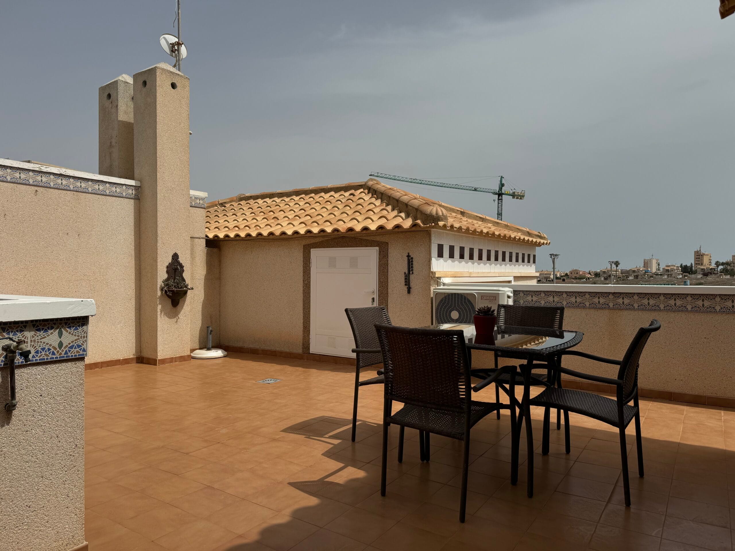 Charming 2-Bedroom Upper Bungalow with Sea View. image 3