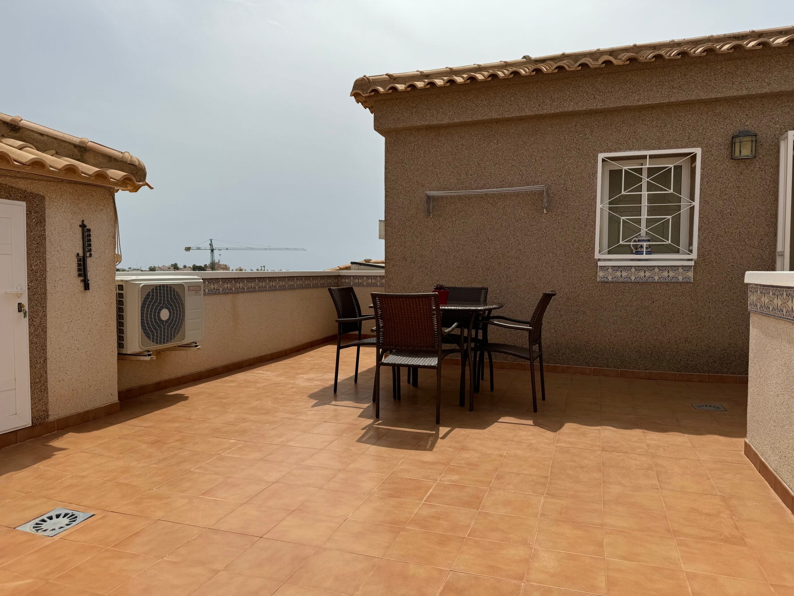 Charming 2-Bedroom Upper Bungalow with Sea View. image 4