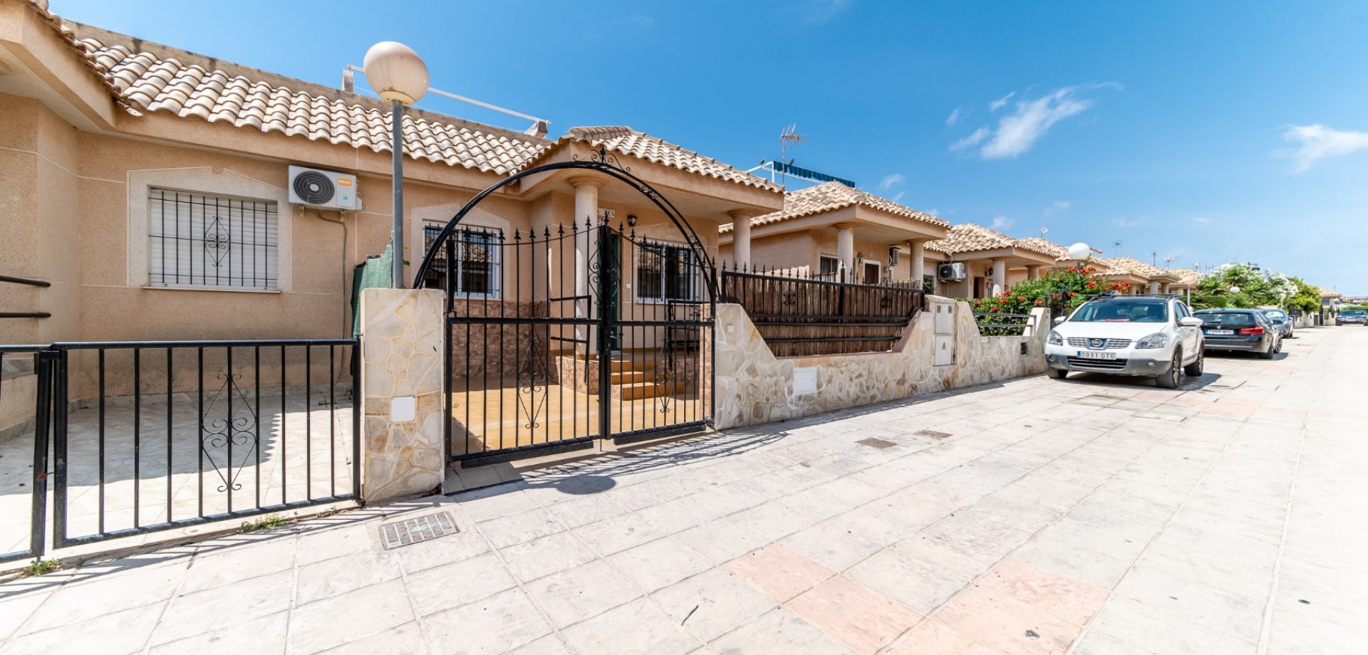 SEMI-DETACHED VILLA IN THE HEART OF LA ZENIA. image 3