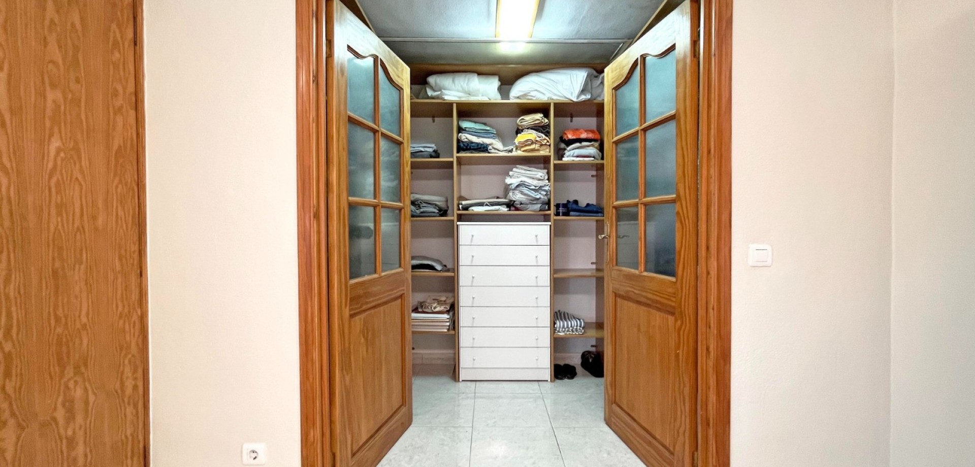 CHARMING SOUTH-FACING TOWNHOUSE IN LA SIESTA, TORREVIEJA. image 3