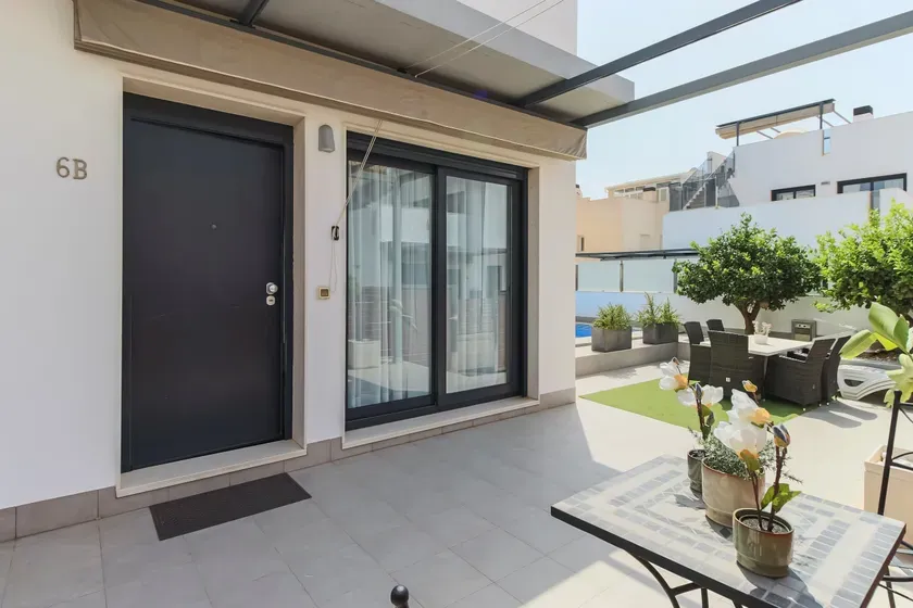 Elegant and Spacious Villa with private pool in Aguas Nuevas, Torrevieja. image 3