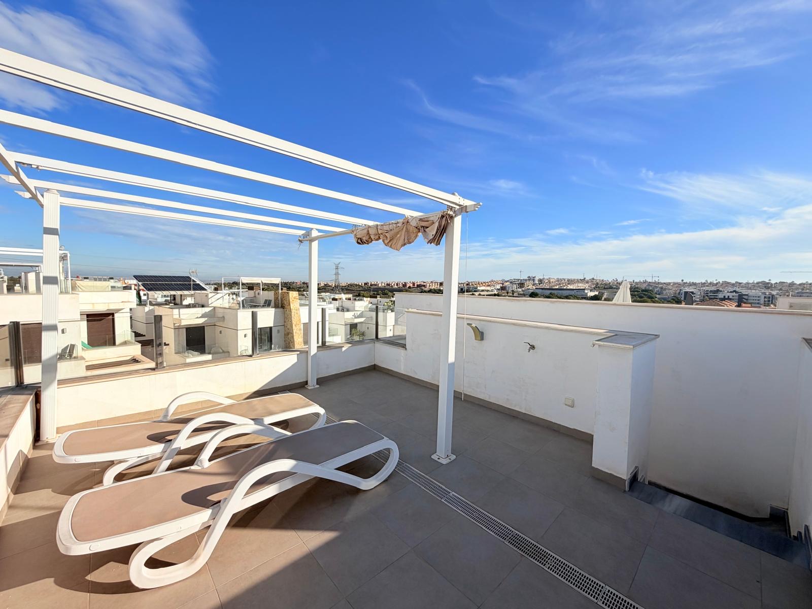 MODERN CORNER TOWNHOUSE WITH PRIVATE POOL & LARGE PRIVATE SOLARIUM. image 4