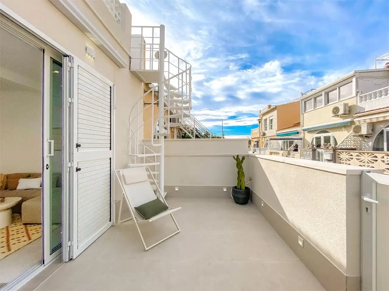 TOWNHOUSE - New Listing image 4