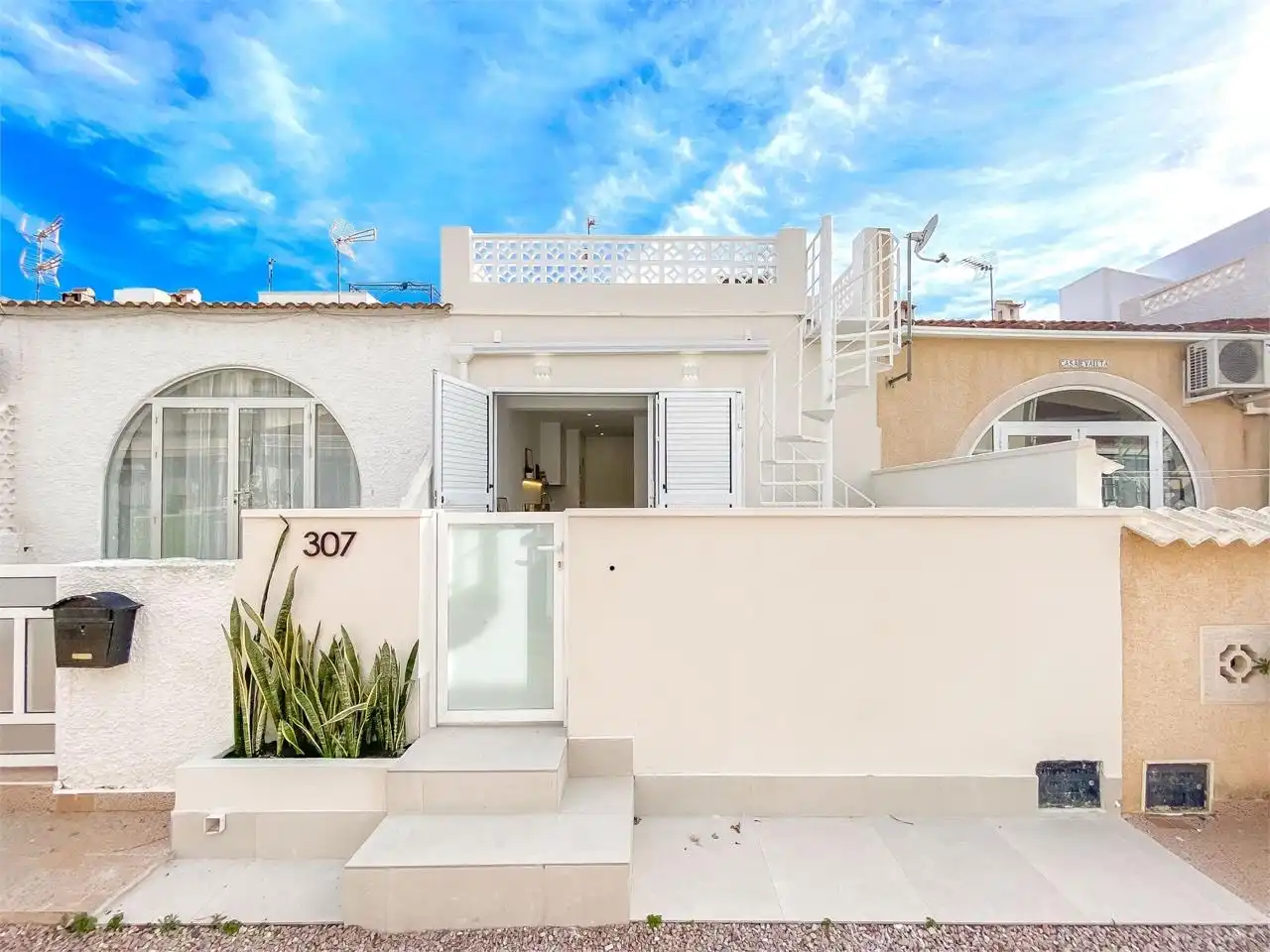 TOWNHOUSE - New Listing image 3