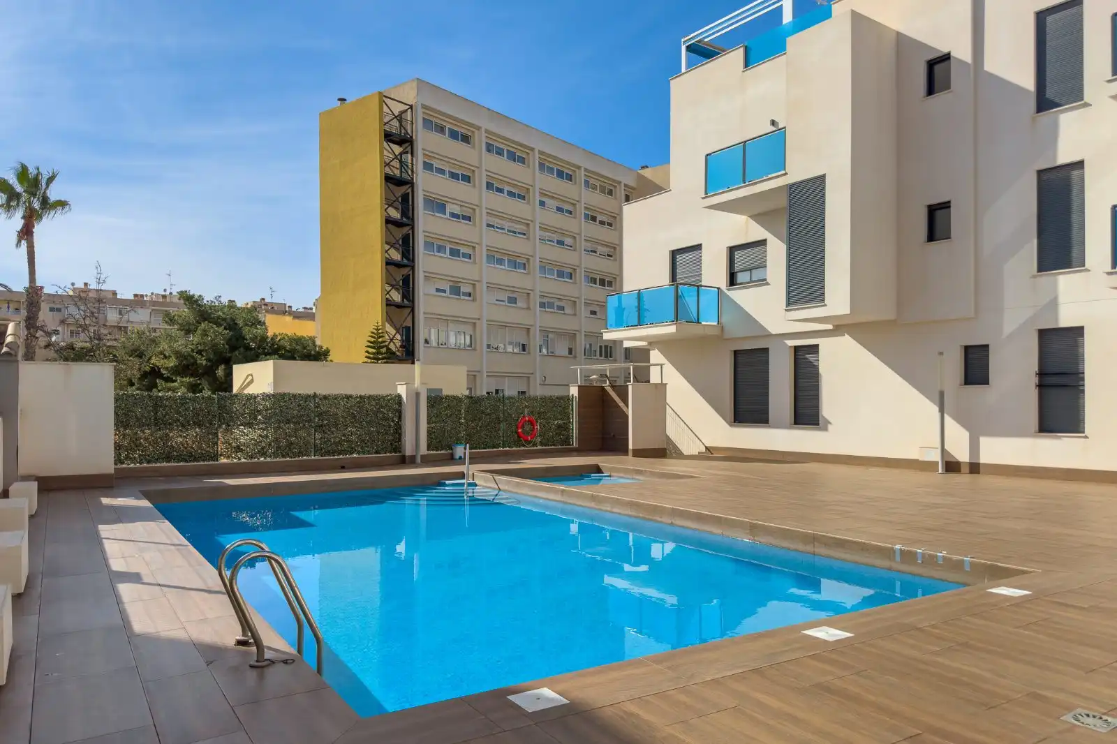 APARTMENT - New Listing image 3