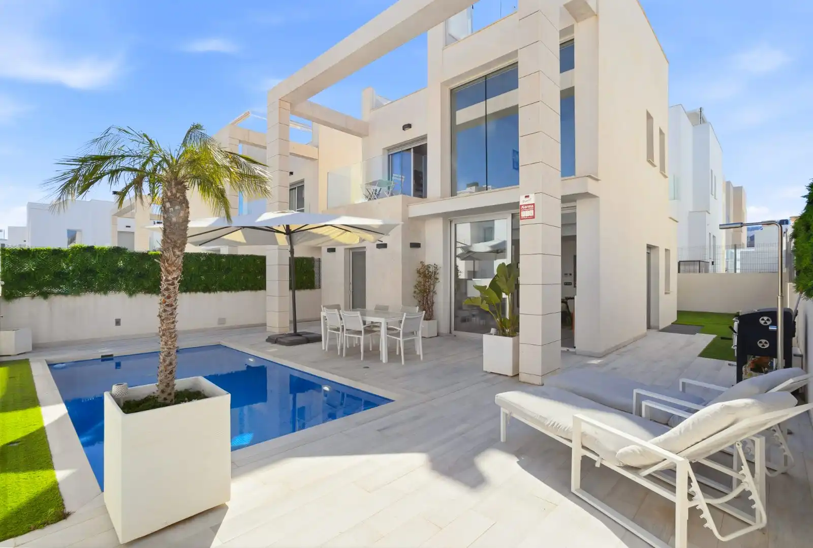 VILLA - New Listing photo 1