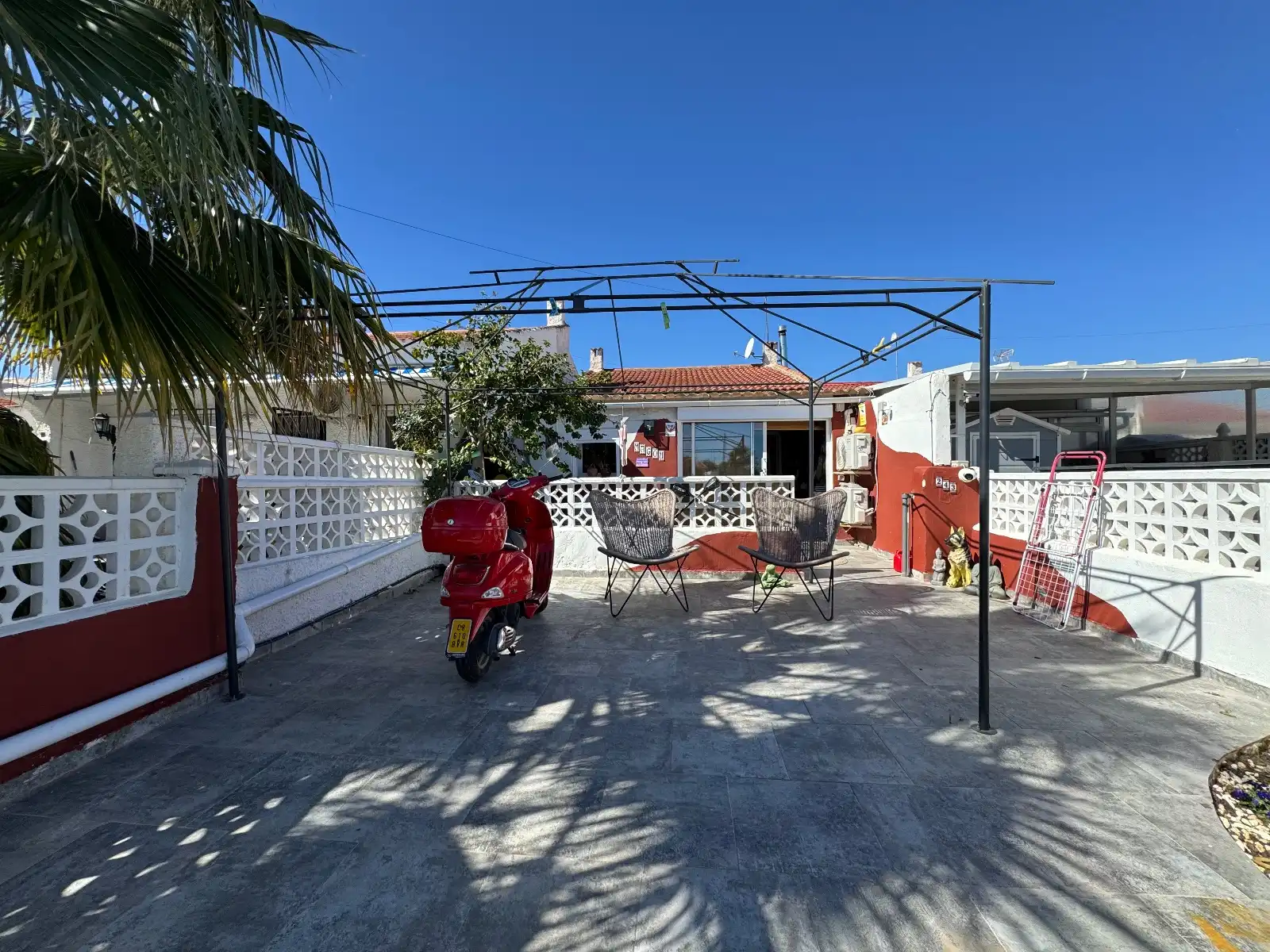 BUNGALOW - New Listing image 3