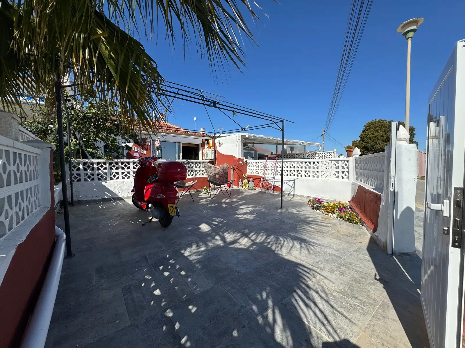 BUNGALOW - New Listing image 5