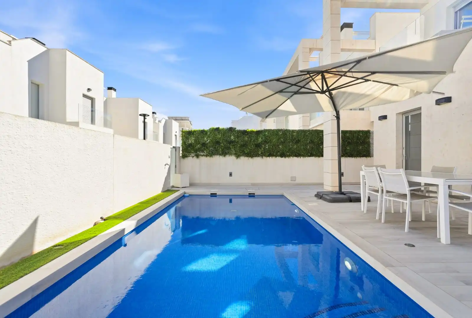 VILLA - New Listing image 3