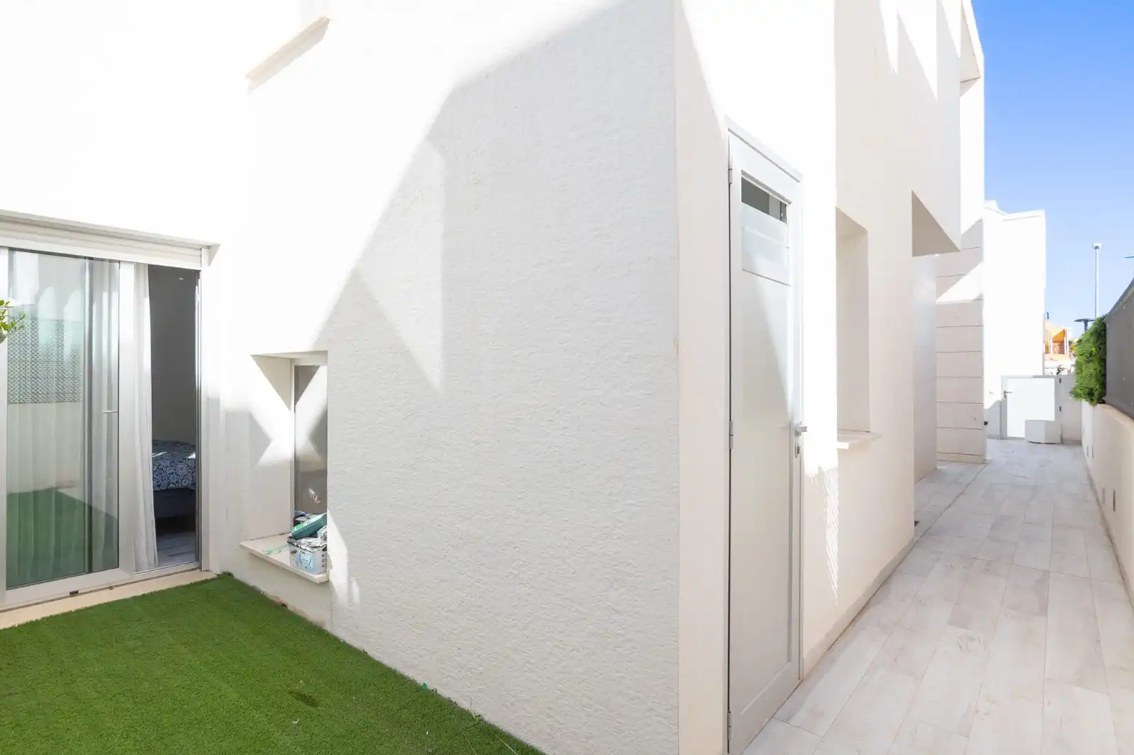 VILLA - New Listing image 5