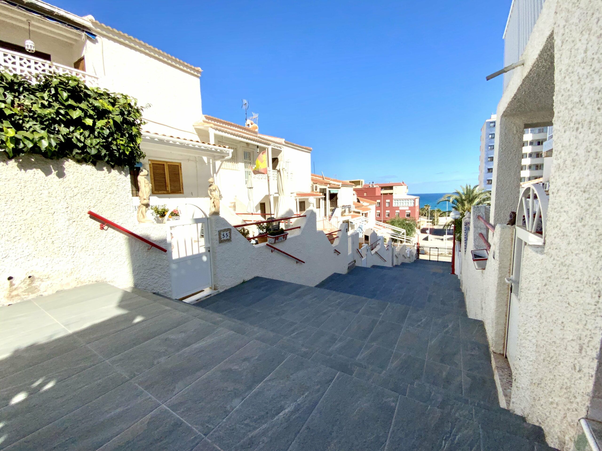 Townhouse with a studio apartment near La Mata beach. image 4