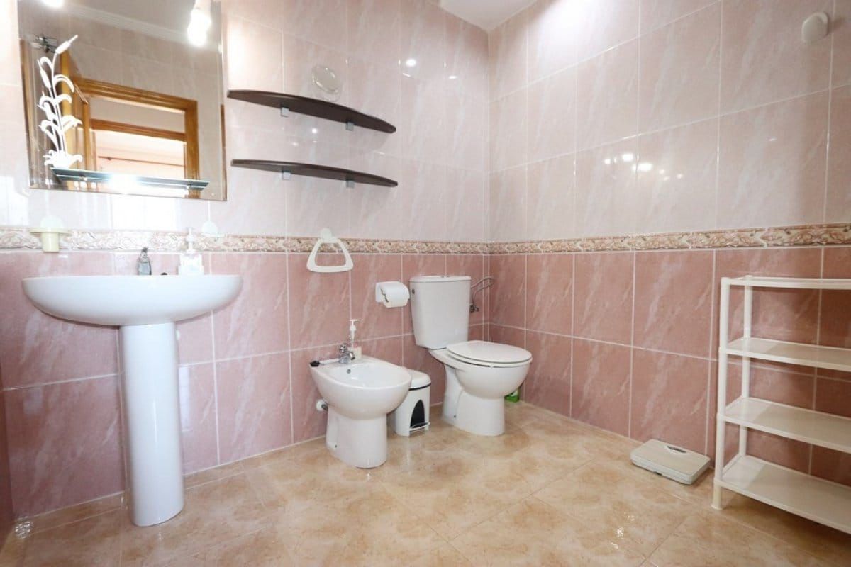 THIRD FLOOR PENTHOUSE WITH SEA VIEWS IN LA CIÑUELICA image 3