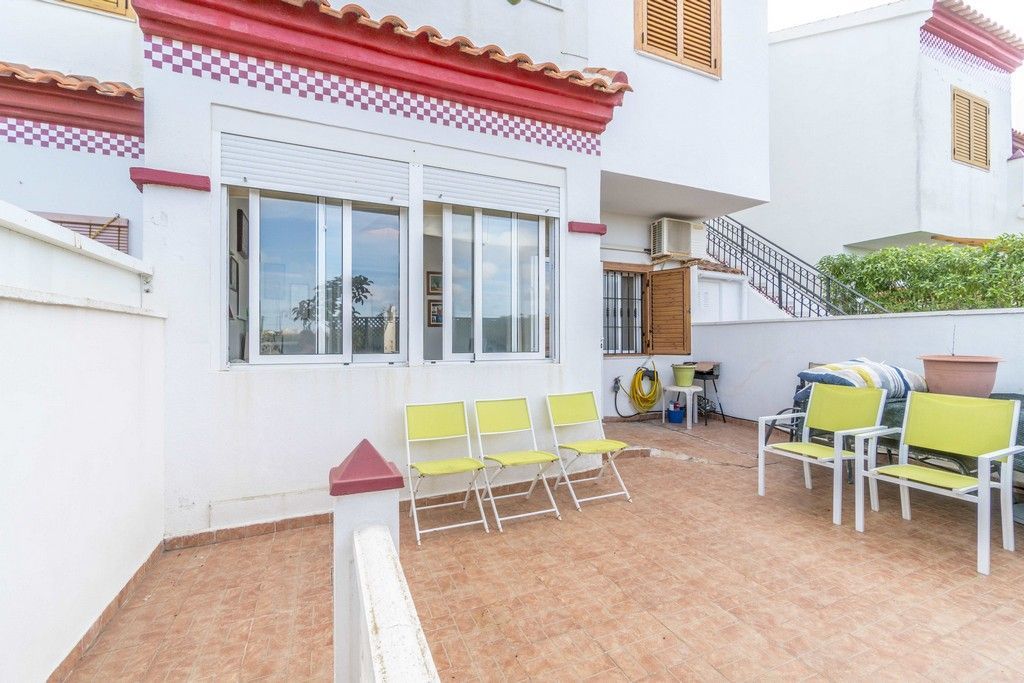 GROUND FLOOR BUNGALOW WITH LARGE GARDEN IN RESIDENCIAL PARQUEMAR III (LA MATA) image 2