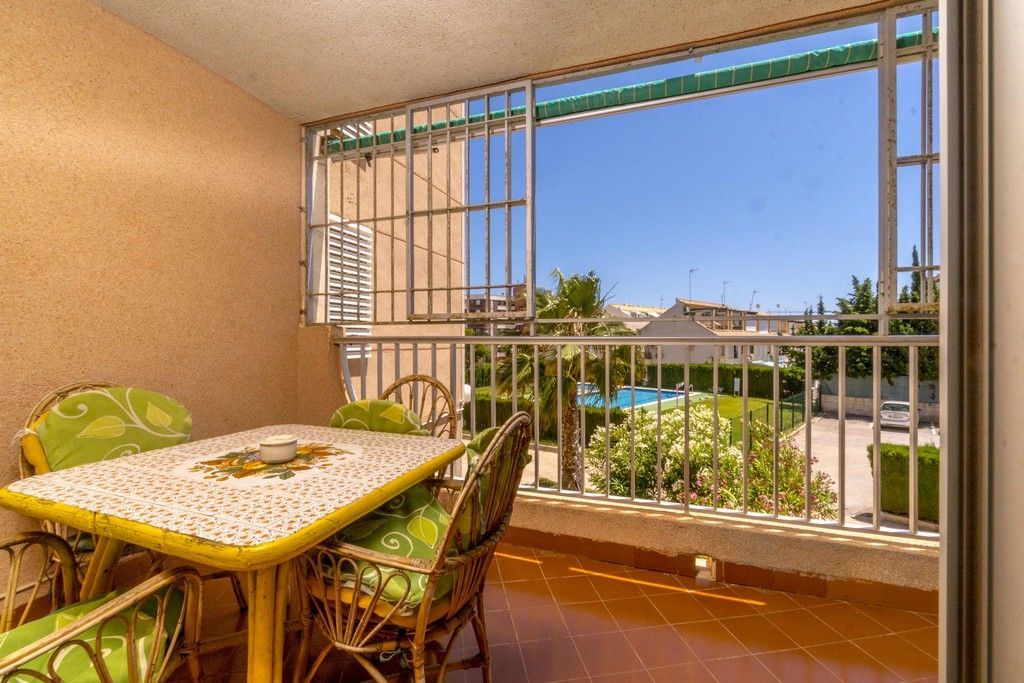 3 BEDROOM APARTMENT 400 M FROM THE BEACH IN LA ZENIA image 3