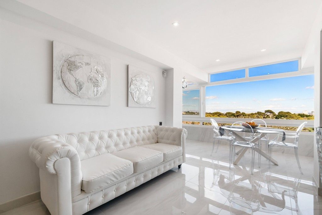 COMPLETELY RENOVATED APARTMENT IN PUNTA PRIMA WITH SEA VIEWS image 4