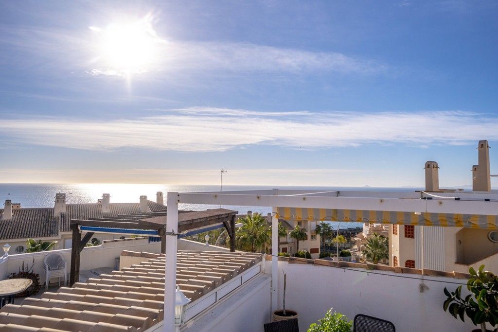 TOP FLOOR BUNGALOW WITH LARGE SOLARIUM AND SEA VIEWS 100M FROM THE BEACH IN CABO ROIG image 2