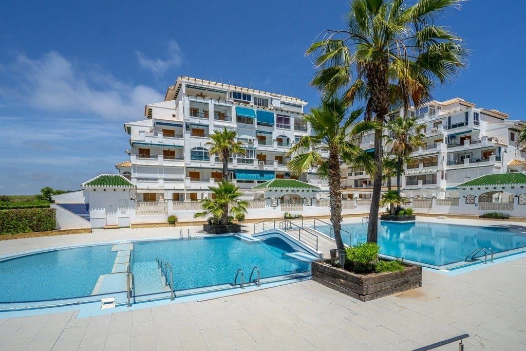 COZY STUDIO 300M FROM THE BEACH IN LA MATA image 2