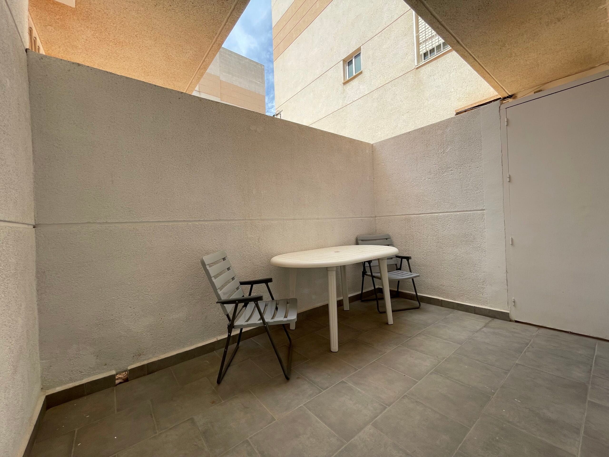 Completely renovated apartment with communal pool and near the beach image 2