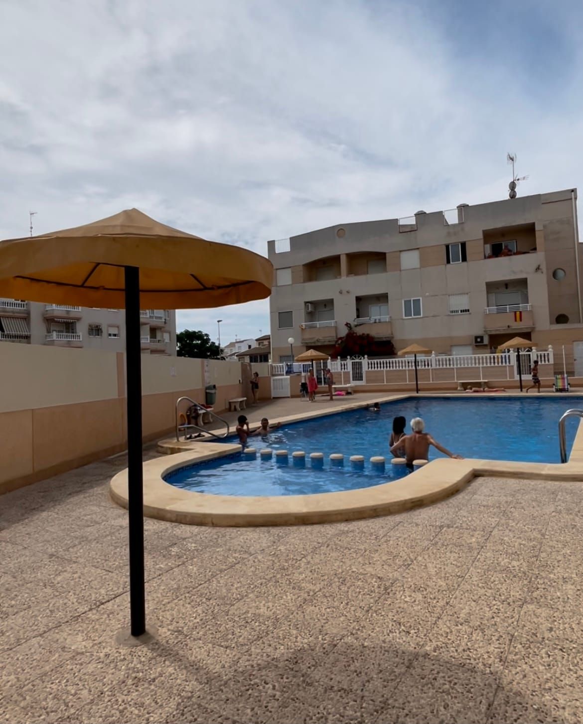 Completely renovated apartment with communal pool and near the beach image 5