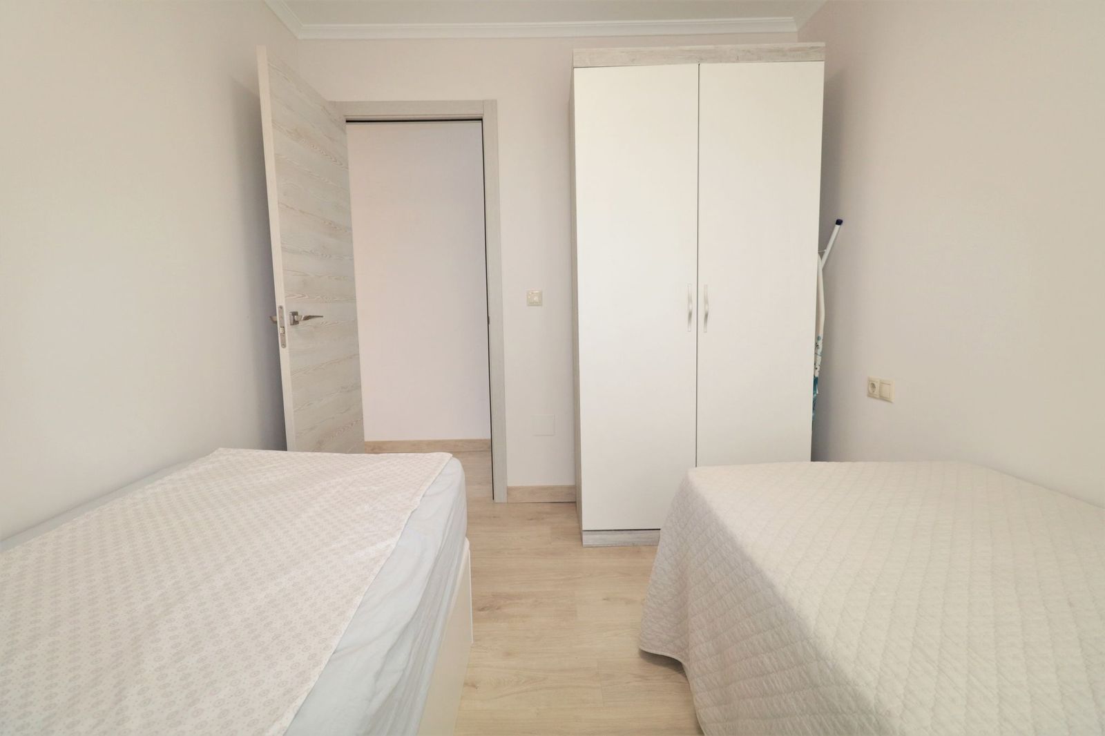 Completely renovated apartment 50 m from the beach Acequión image 5