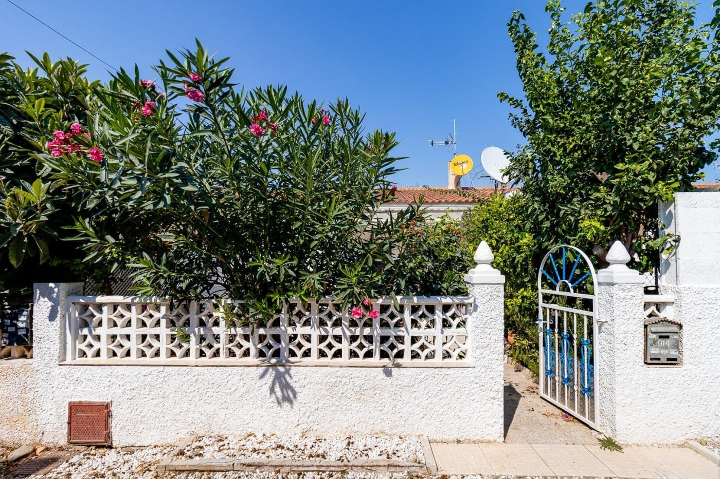 TOWNHOUSE WITH 2 BEDROOMS AND GARDEN, TORREVIEJA image 4