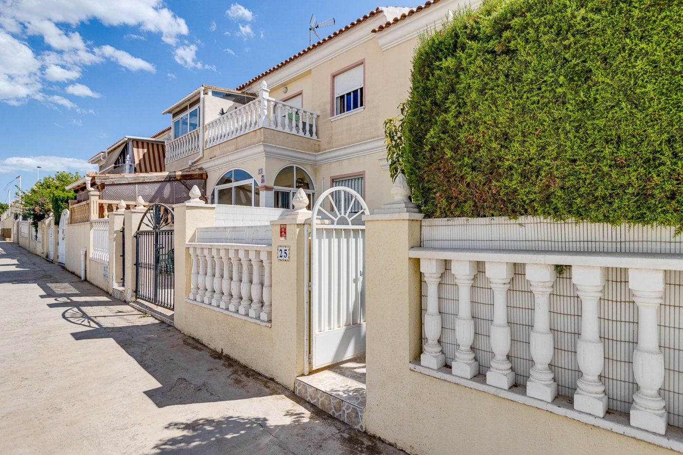 SUPERB GROUND FLOOR BUNGALOW IN AGUAS NUEVAS image 2