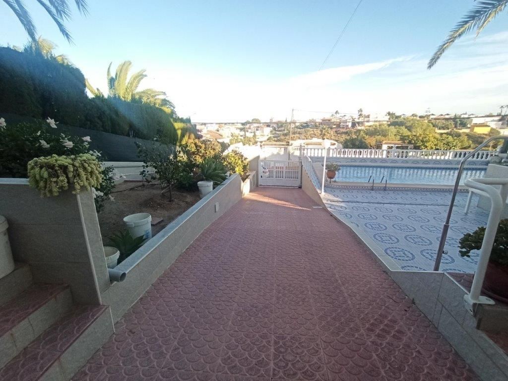 Beautiful Villa with stunning views of the Salinas de Torrevieja. image 4