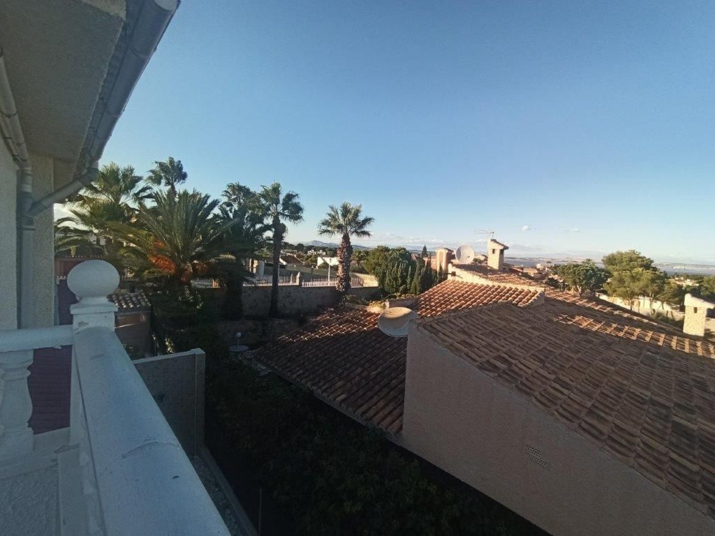 Beautiful Villa with stunning views of the Salinas de Torrevieja. image 2