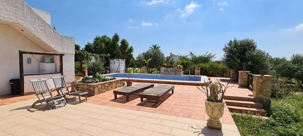 Beautiful renovated villa with big plot in Los Montesinos. image 2