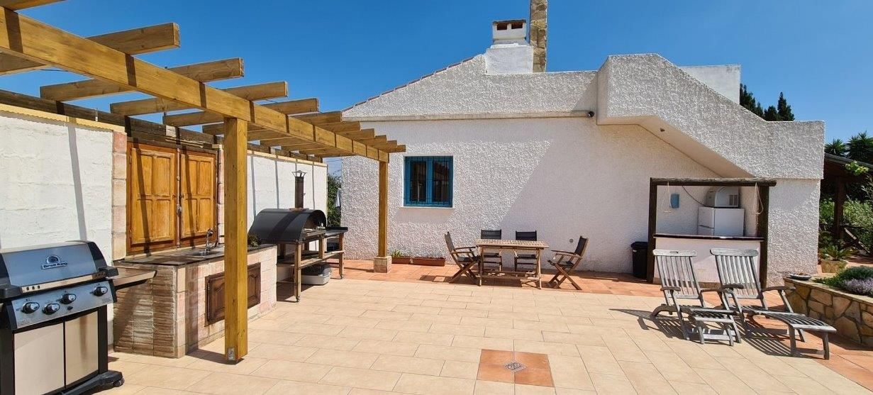 Beautiful renovated villa with big plot in Los Montesinos. image 3