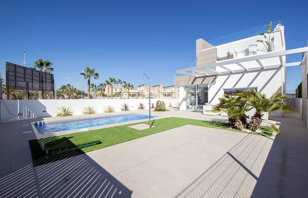 Luxuary villa with a big private pool in Guardamar del Segura. image 4