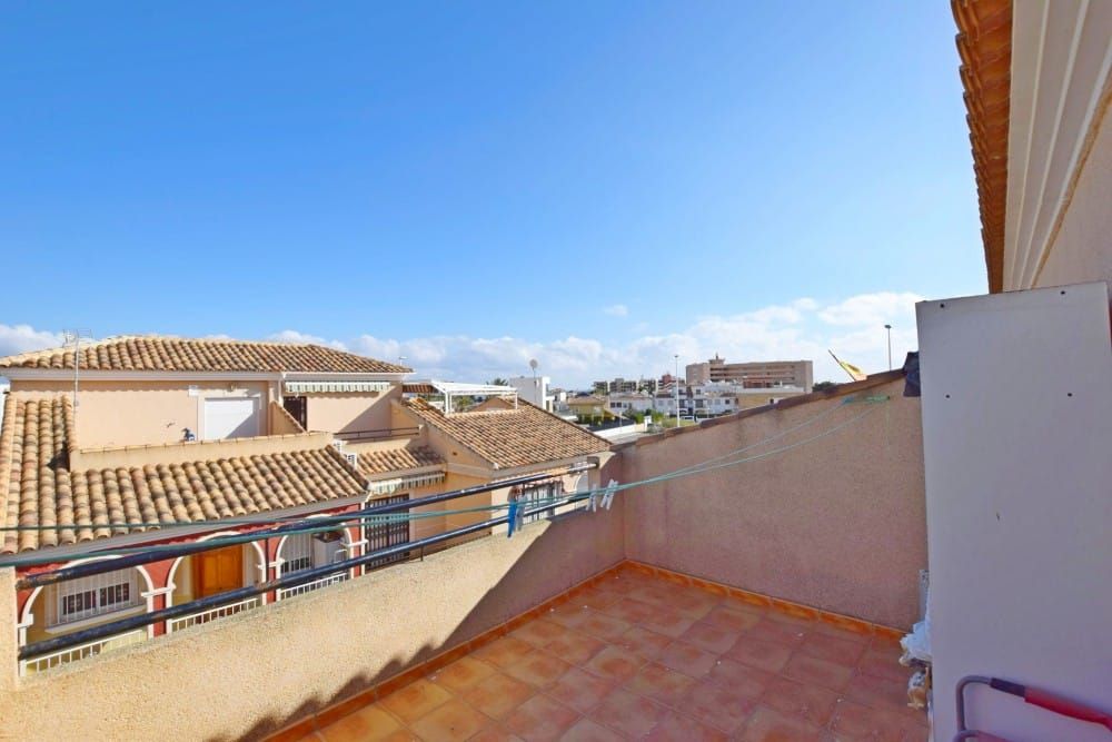 3 BED CORNER TOWNHOUSE WITH GARDEN AND SOLARIUM WALKING FROM LA ZENIA BEACH image 5