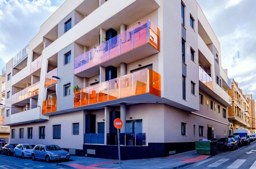 Spacious apartment for long-term living and renting out in Torrevieja C! image 3